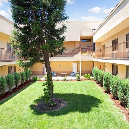 Days Inn & Suites By Wyndham Artesia Dış mekan fotoğraf