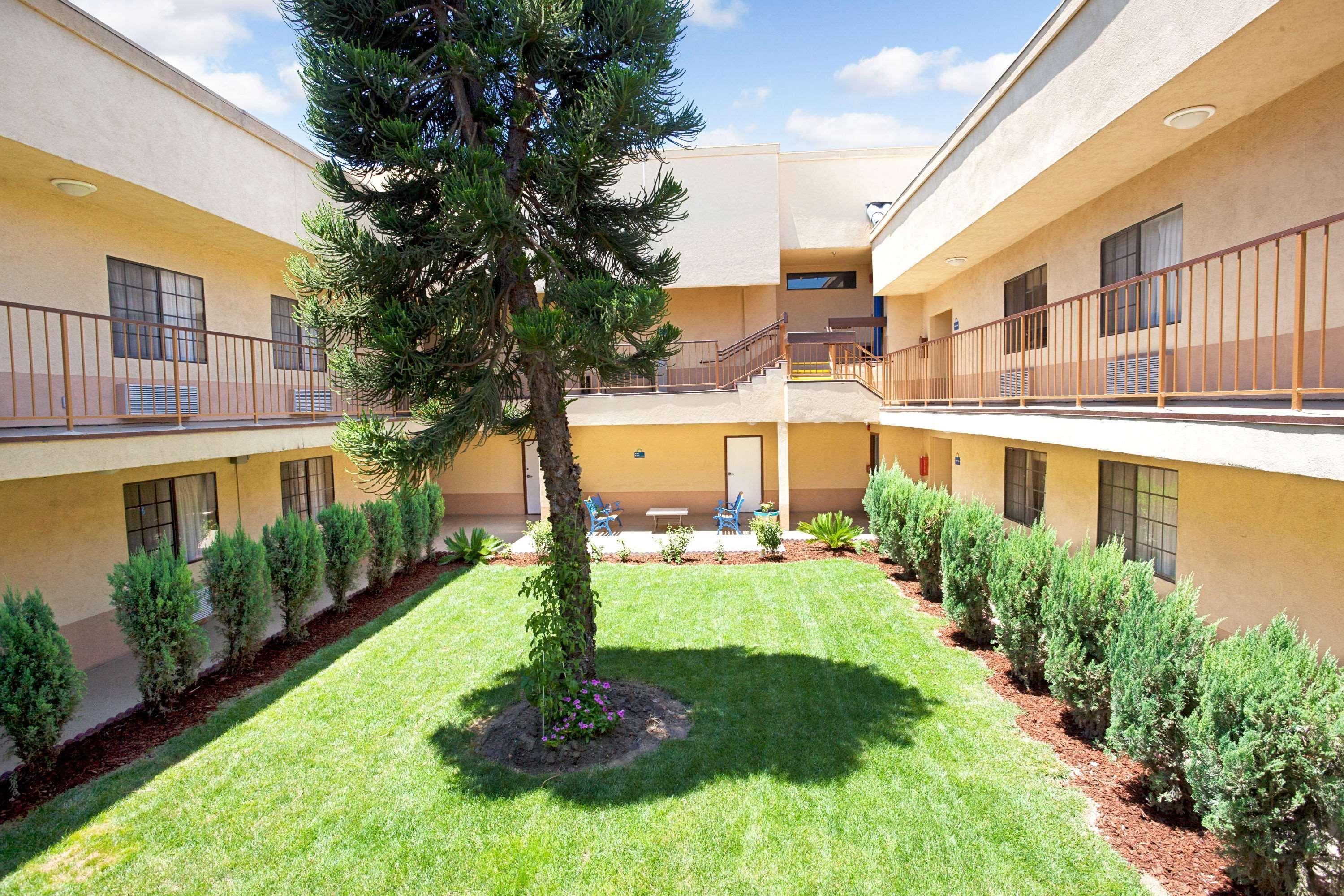 Days Inn & Suites By Wyndham Artesia Dış mekan fotoğraf