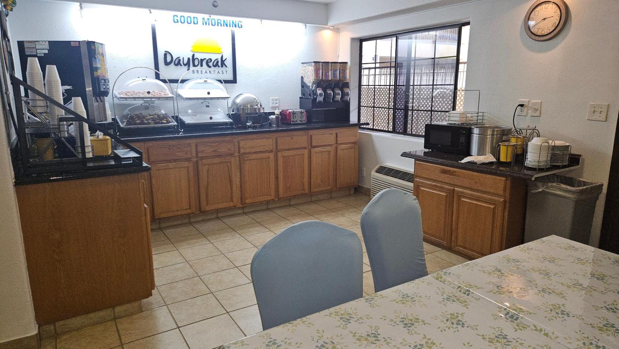 Days Inn & Suites By Wyndham Artesia Dış mekan fotoğraf