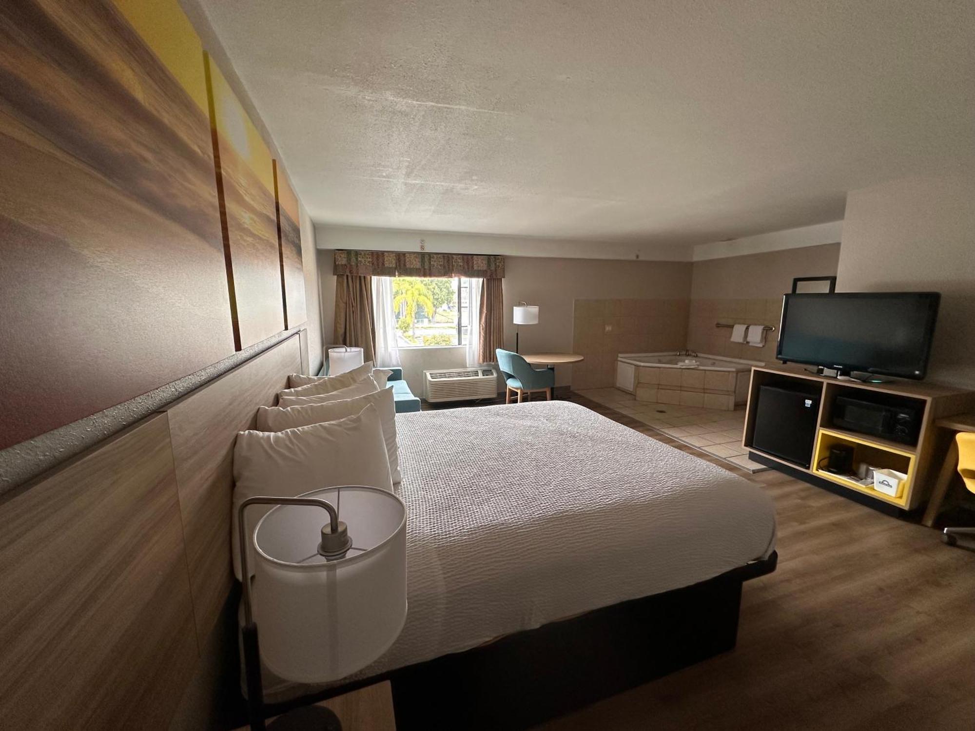Days Inn & Suites By Wyndham Artesia Dış mekan fotoğraf