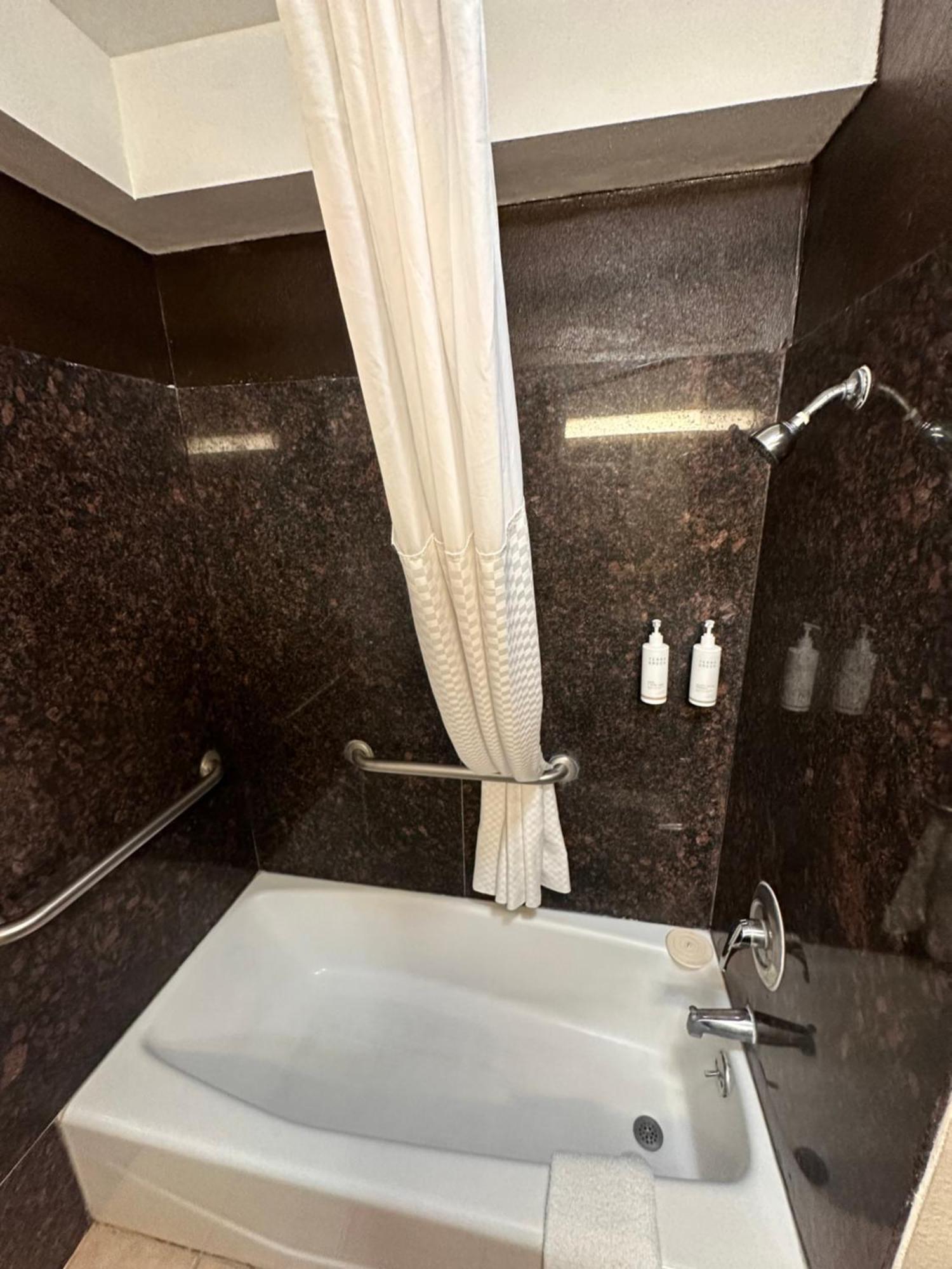 Days Inn & Suites By Wyndham Artesia Dış mekan fotoğraf