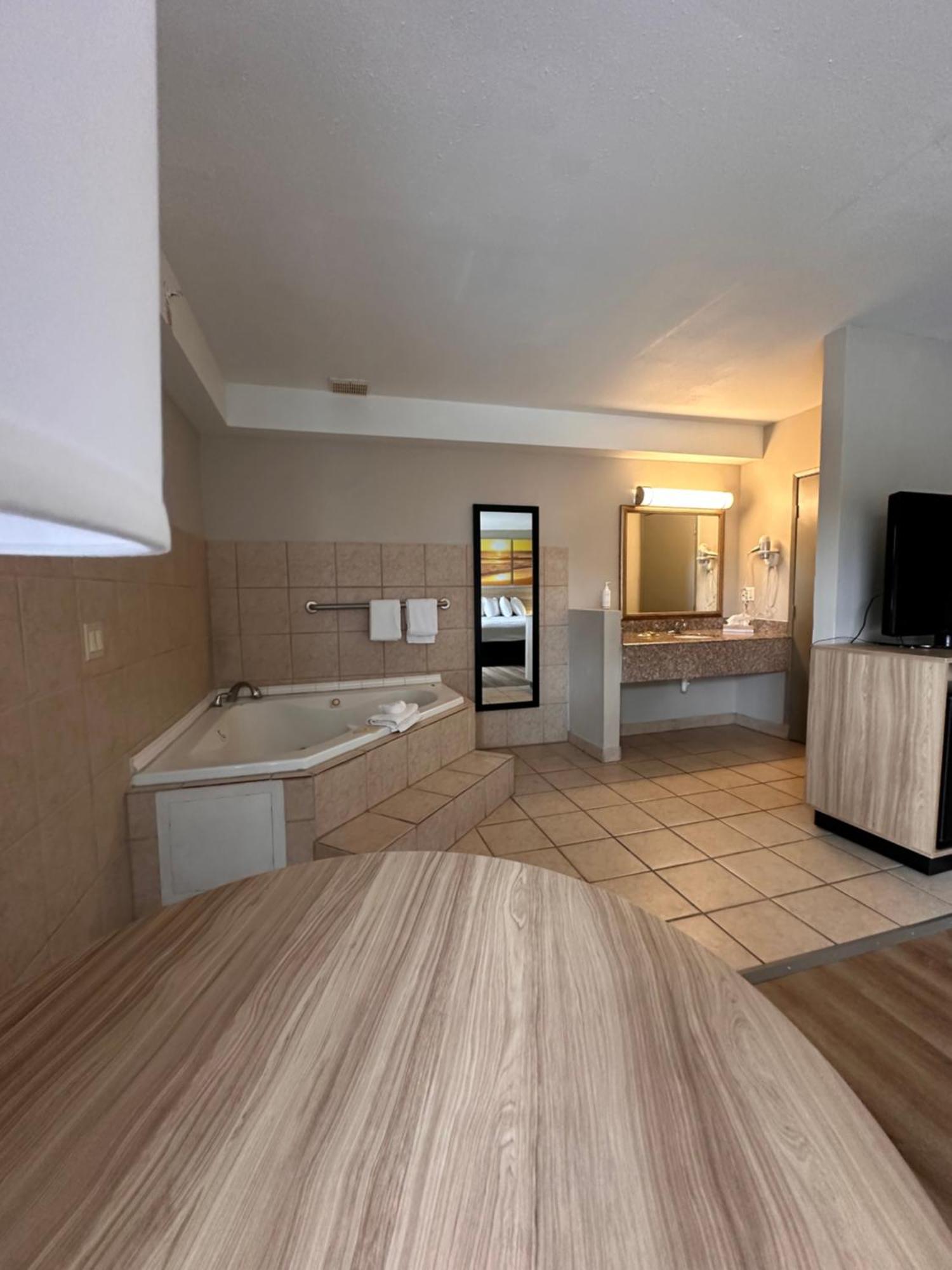Days Inn & Suites By Wyndham Artesia Dış mekan fotoğraf