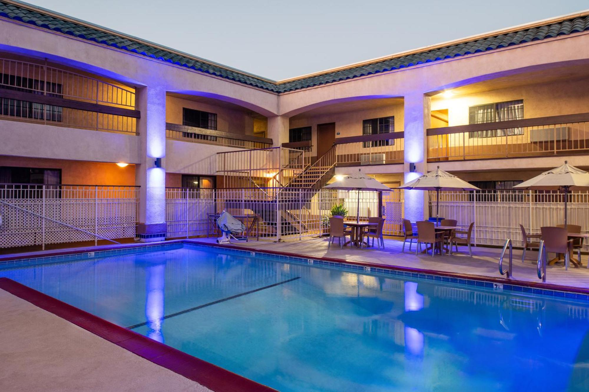 Days Inn & Suites By Wyndham Artesia Dış mekan fotoğraf