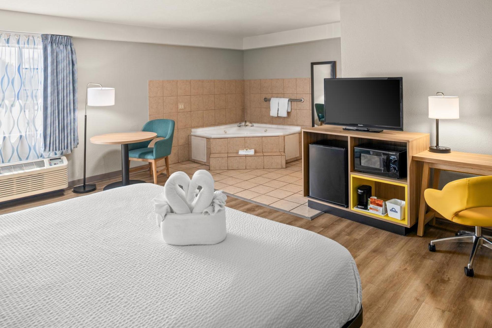 Days Inn & Suites By Wyndham Artesia Dış mekan fotoğraf