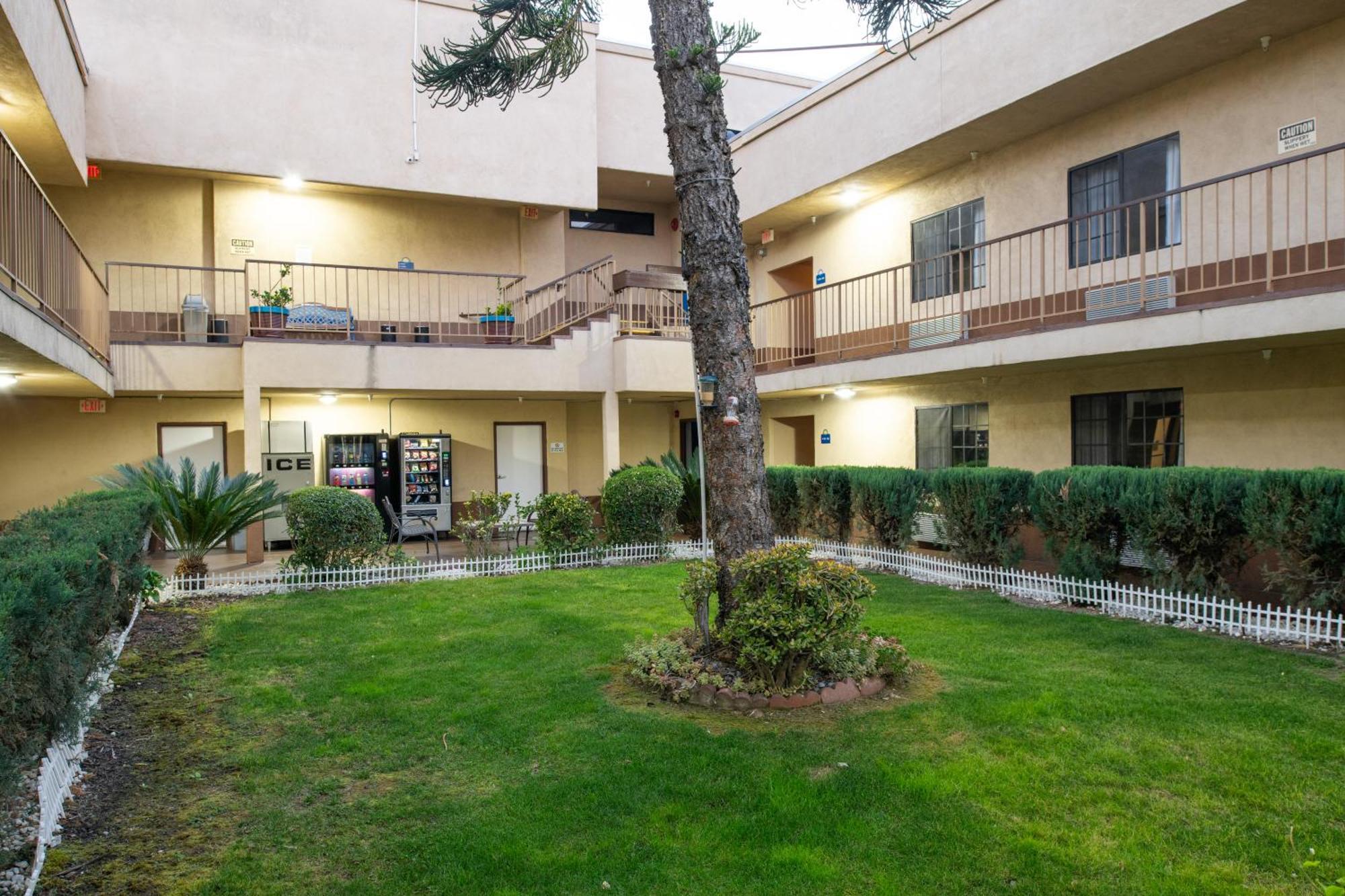 Days Inn & Suites By Wyndham Artesia Dış mekan fotoğraf