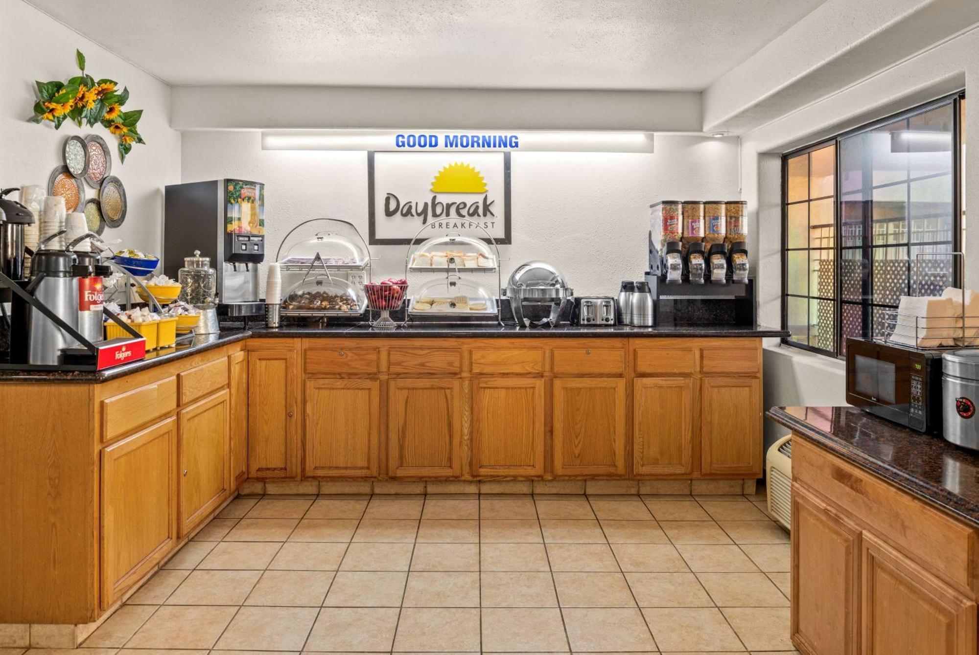 Days Inn & Suites By Wyndham Artesia Dış mekan fotoğraf
