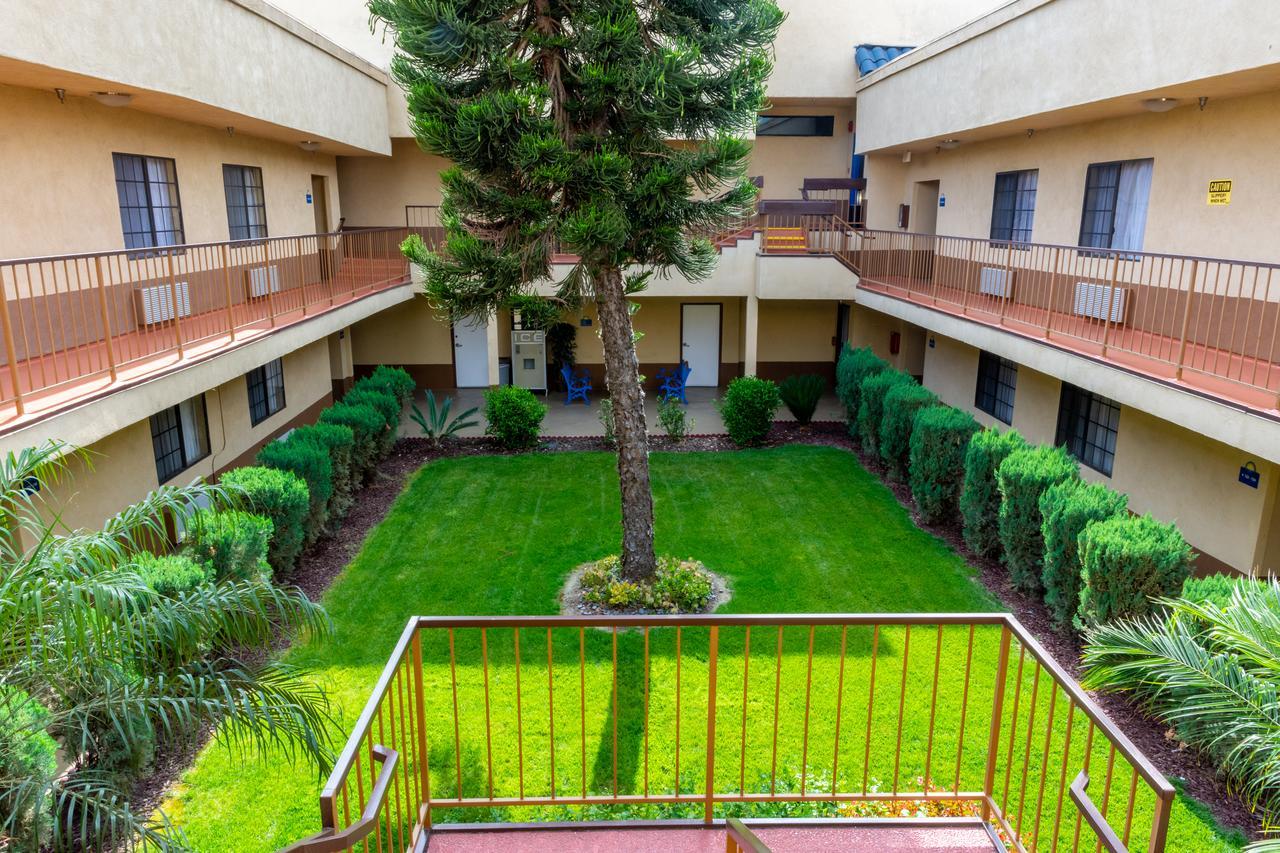 Days Inn & Suites By Wyndham Artesia Dış mekan fotoğraf