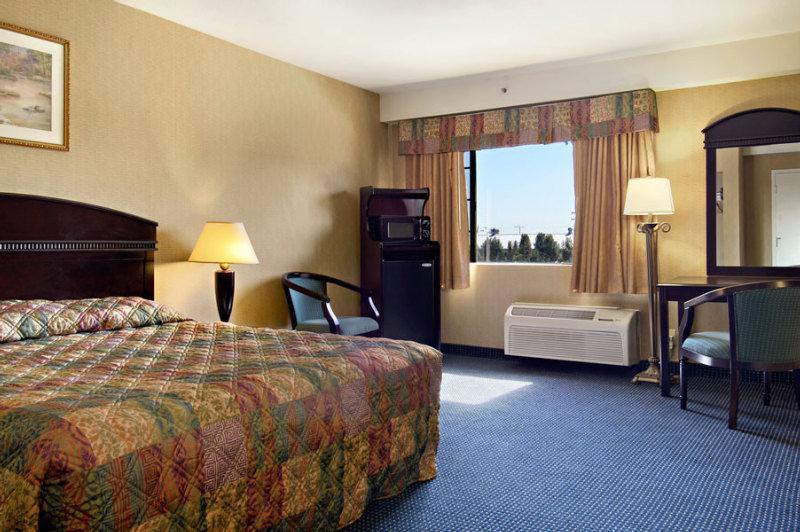 Days Inn & Suites By Wyndham Artesia Oda fotoğraf